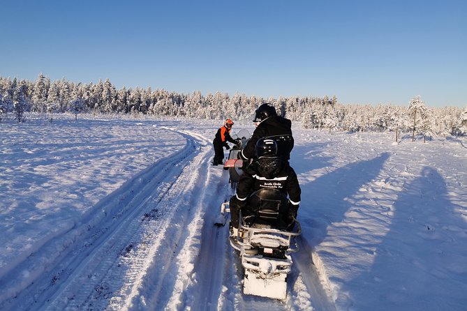 1-Hour Snowmobile Safari Experience - The 1-hour snowmobile route: sharing, switching, and photo stops