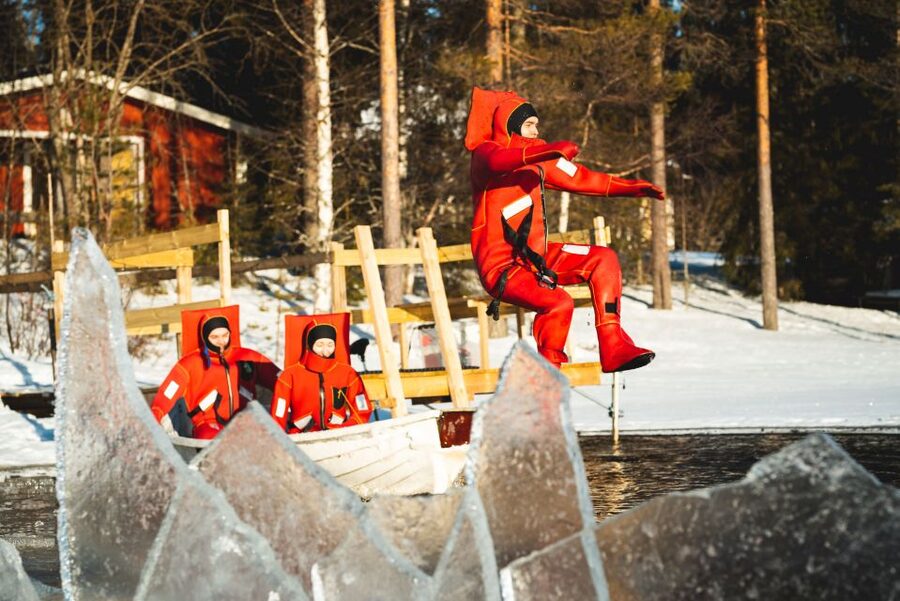 Daytime Ice Floating Rovaniemi, Frozen Lake Experience - How the 3 Hours Run: Pickup, Suit Up, Float, Warm Up