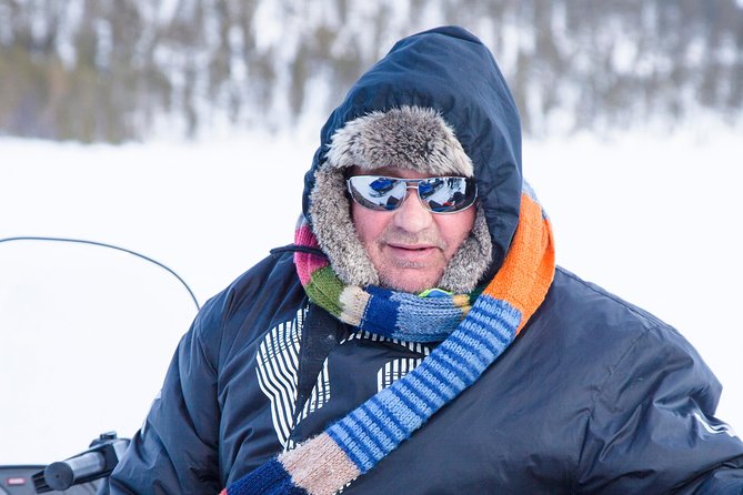 From Ivalo: Ice Fishing Safari to Lake Inari, reindeers & lunch - Lunch by open fire and the reindeer visit on an island