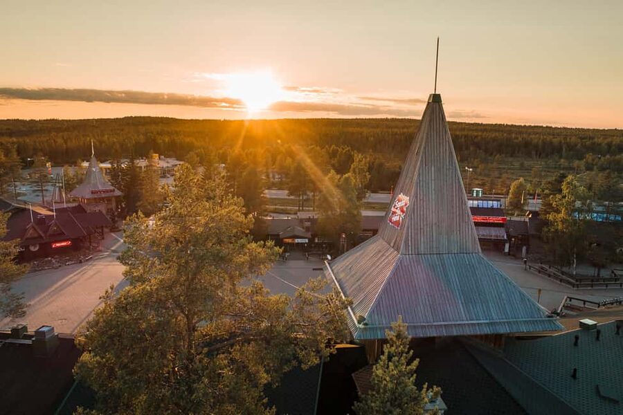 From Rovaniemi: Full-Day Tour to Lapland's Best Attractions - Ranua Wildlife Park: Arctic animals in a northern setting