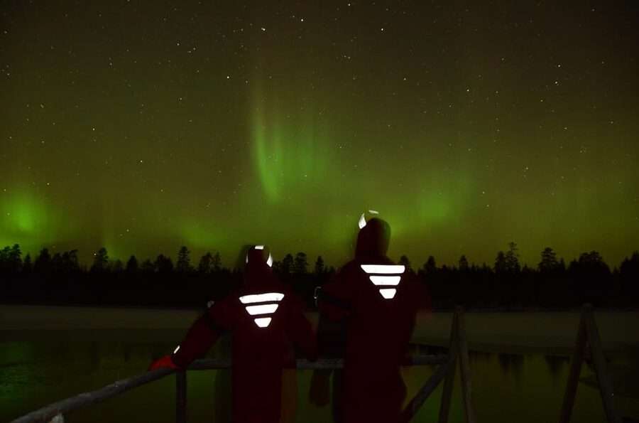 From Rovaniemi: Ice Floating under Aurora Borealis - What the floating time feels like in 0-degree water