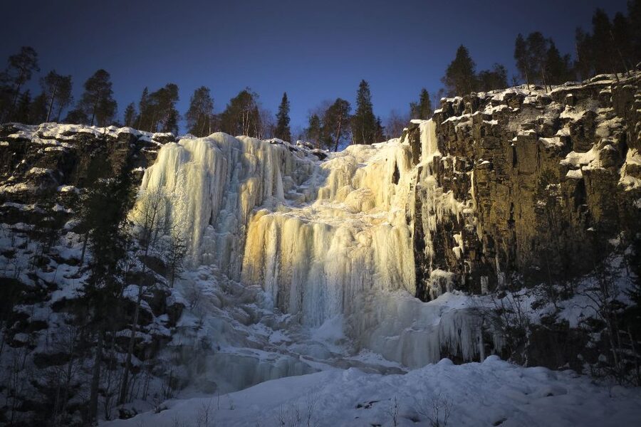 From Rovaniemi: Korouoma Frozen Waterfalls Small-Group Hike - Hot tea and biscuits: the real mid-hike comfort