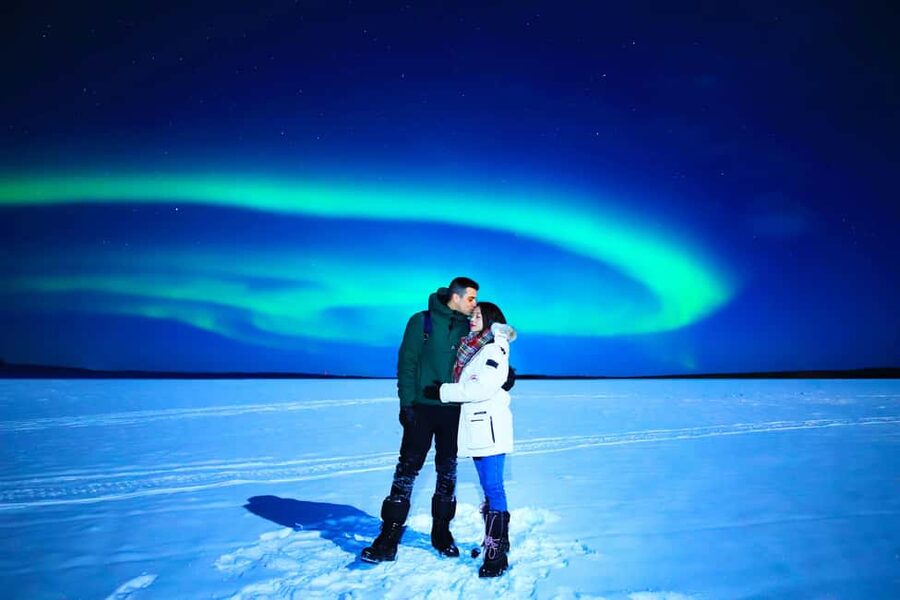 From Rovaniemi: Lakeside Aurora’s Paparazzi Photography - Why This Rovaniemi Aurora Photo Hunt Feels More Guided Than Random