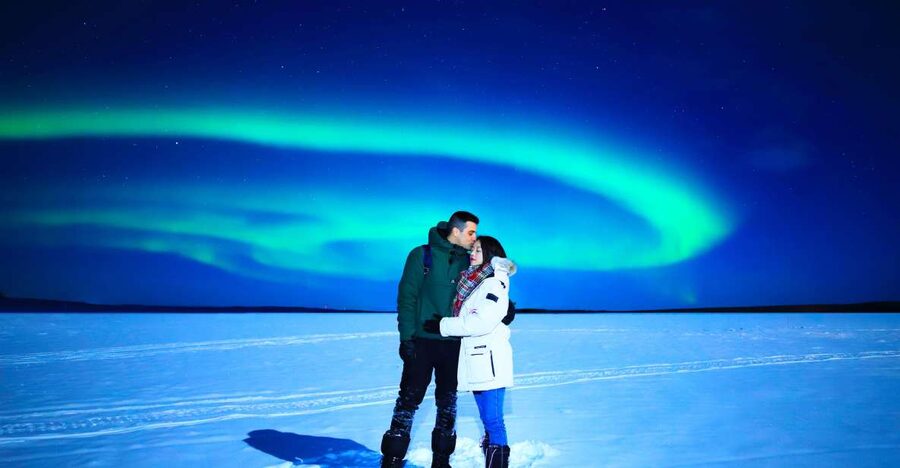 From Rovaniemi: Lakeside Aurora’s Paparazzi Photography - Guides in Action: The Human Part of Aurora Nights