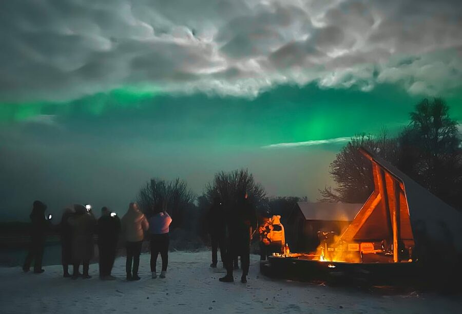 From Rovaniemi: Lapland Aurora Hunt with Barbeque - BBQ and glögi in the cold: comfort that actually matters