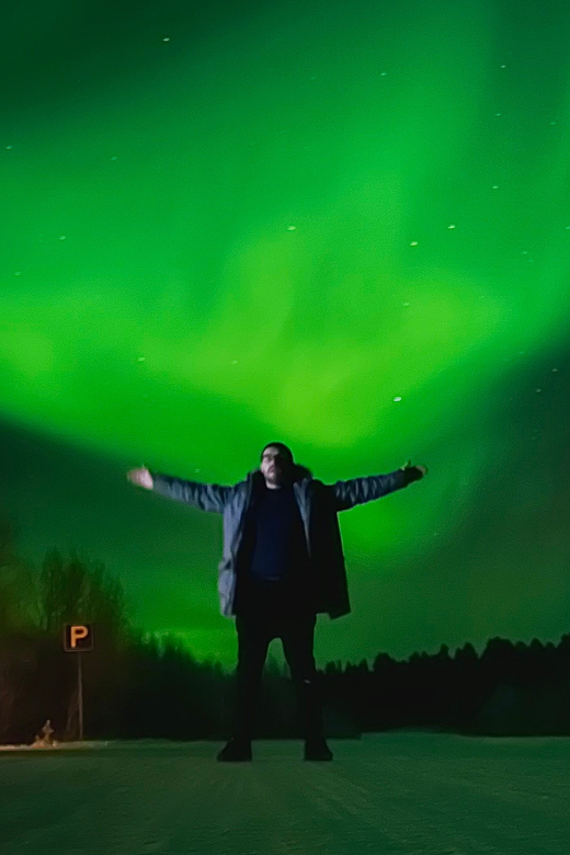From Rovaniemi: Lapland Aurora Hunt with Barbeque - Guides and the small details that boost your odds
