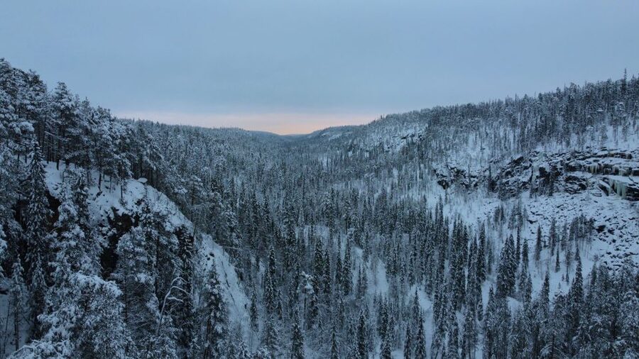Korouoma: Frozen Waterfall Hiking Tour - Why Korouoma Canyon makes a winter hike feel special