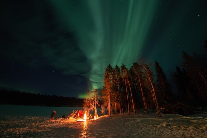 Northern Lights Hunting in Lappish old cottage - Tahtamankuja: The Cottage Stop That Keeps the Night Fun
