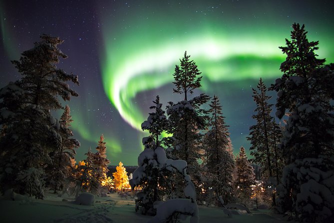 Northern Lights Hunting with Snowmobiles - When the sky cooperates: what seeing the Lights in two areas means