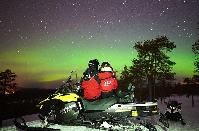 Northern Lights Snowmobile Hunt - The snowmobile trek: the part you’ll feel in your boots