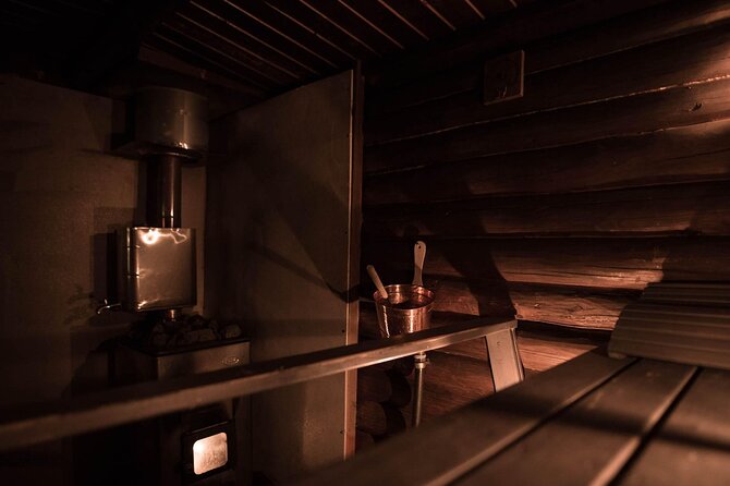 Private Lappish evening in the wilderness with traditional sauna and dinner - The wood-burned sauna: your main event, not a side stop