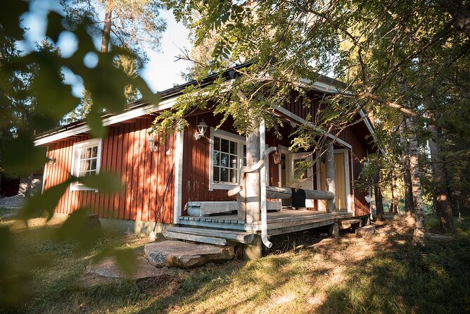 Private Lappish evening in the wilderness with traditional sauna and dinner - Your hosts bring it local: Alex and Tania’s style of storytelling