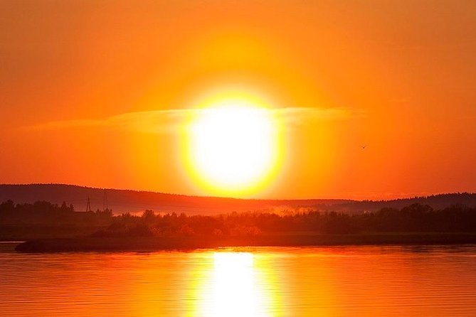 Private Traditional Lakeside Sauna with Midnight Sun - Midnight sun sauna timing and what it means in real life