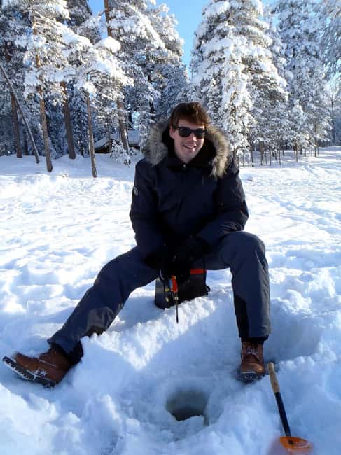 Pyhä: Ice Fishing Experience at Frozen Lake - By the Fire: Snacks, Warm Drinks, and Cooking Your Catch