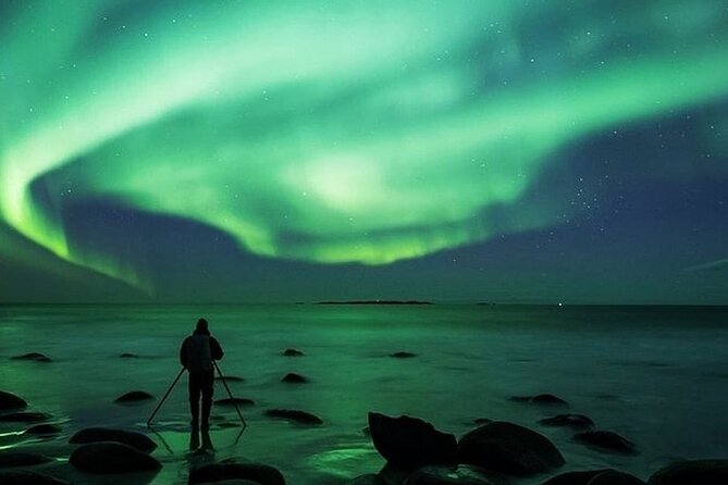 Reflections of the Northern Lights - A 9:00 pm Northern Lights hunt from Rovaniemi