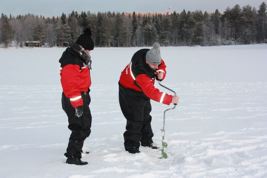 Rovaniemi: Arctic Circle Ice Fishing Experience - Who should book this ice fishing experience