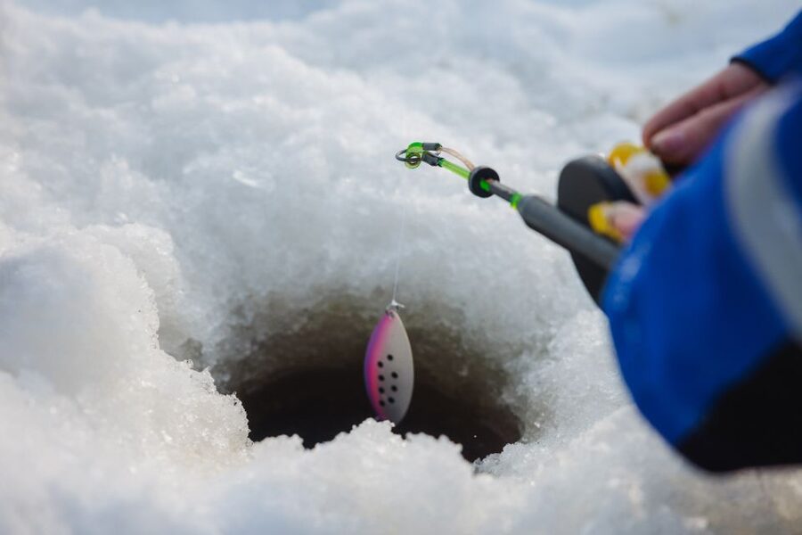 Rovaniemi: Arctic Circle Ice Fishing Experience - What the 4 hours look like, from pickup to campfire