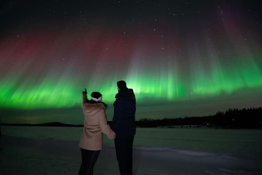 Rovaniemi: Aurora Hunt - Free Photos, 100% Guaranteed Refund - Guides With Sámi Roots and a Photo-First Mindset