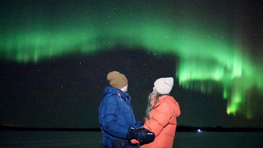 Rovaniemi: Aurora Hunting Photography Tour with Barbeque - The viewing stop: fire, Finnish sausages, and sky time