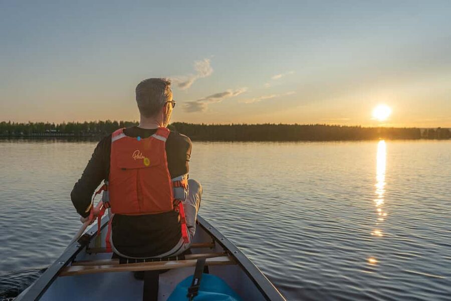 Rovaniemi: Canoe Trip under the Midnight Sun - The 3-hour flow: from pickup to hot drinks