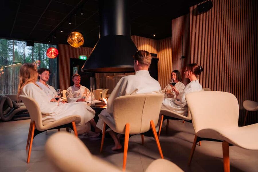 Rovaniemi: Daylight Forest spa,outdoor hot tubs and lunch - Invisible Forest Lodge: adult-only and quietly serious about comfort