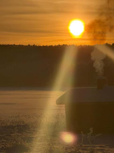 Rovaniemi: Finnish Sauna & Private Jacuzzi - Jacuzzi time with lake views and Northern Lights odds