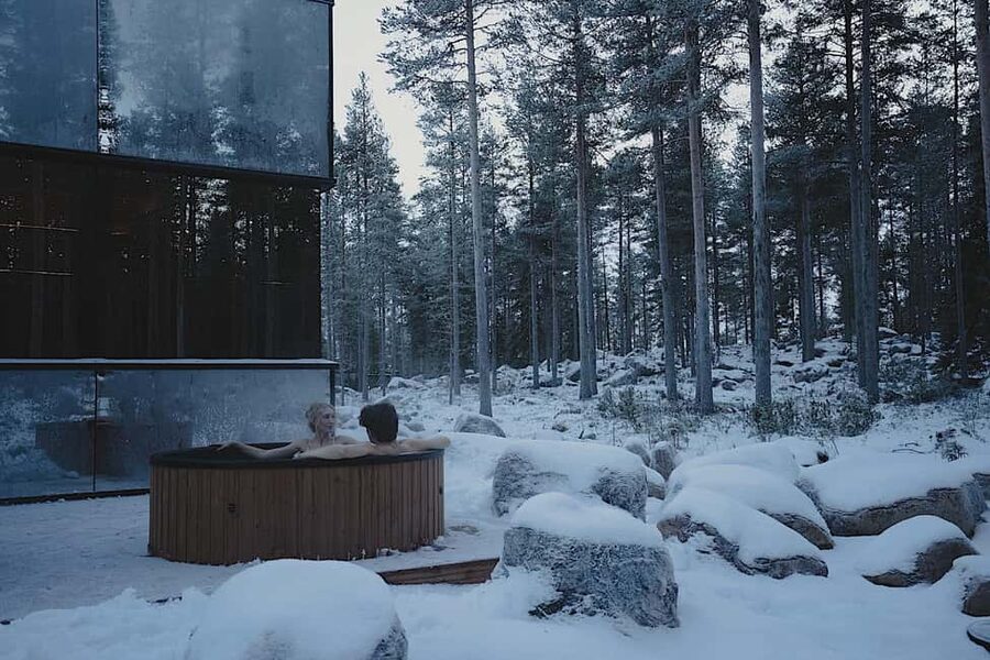 Rovaniemi: Forest Spa, Outdoor hot tubs and bathrobe dinner - Rovaniemi’s 4-hour sauna-and-dinner rhythm