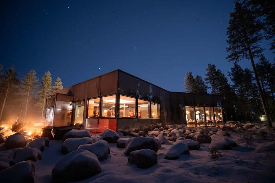 Rovaniemi: Forest Spa, Outdoor hot tubs and bathrobe dinner - Entering the spa: bathrobe comfort and easy setup