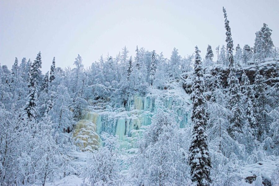 Rovaniemi: Frozen Waterfalls of Korouoma Canyon & Pro Photos - The 5 km canyon hike: where the fun turns into a workout