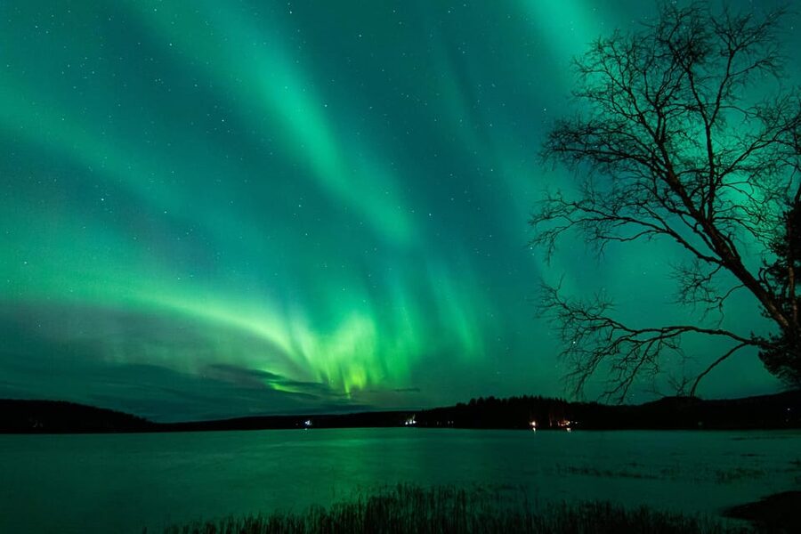 Rovaniemi: Guaranteed Aurora Hunting Tour with Local Guide - How the Hunt Works: Photo Stops, Guided Time, and Spot Switching