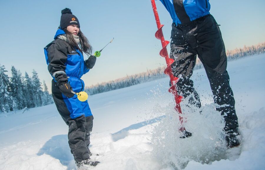 Rovaniemi: Guided Ice Fishing Experience - Drilling the hole: your ice-fishing road and bait setup