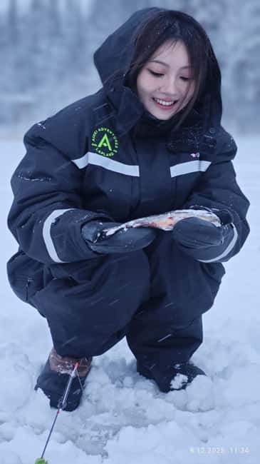 Rovaniemi: Ice Fishing Trip with Snacks and Drinks - First: getting kitted out in Rovaniemi