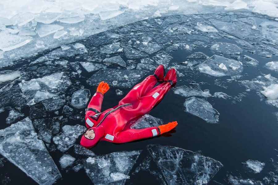 Rovaniemi: Ice Floating Experience - Where the magic happens: private land + a frozen-lake setting