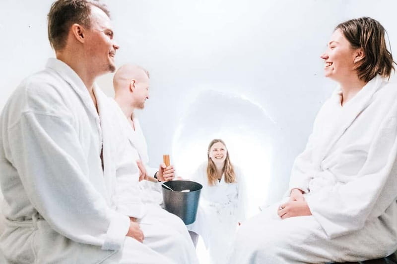 Rovaniemi: Ice Restaurant Dinner with Snow Sauna & jacuzzi - Ice Restaurant dinner: choose your main, then enjoy dessert on ice