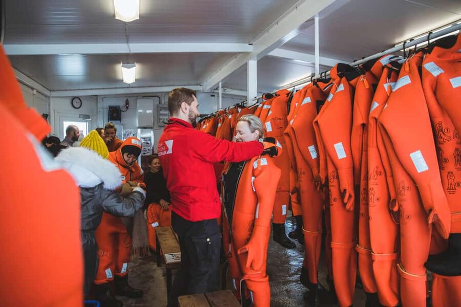 Rovaniemi: Icebreaker Cruise with Ice Floating and Transfer - Guides, group flow, and why clarity matters in the cold