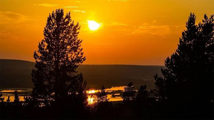 Rovaniemi: Midnight Sun, ATV Ride During The Golden Hour - The lake stop and the fog phenomenon moment