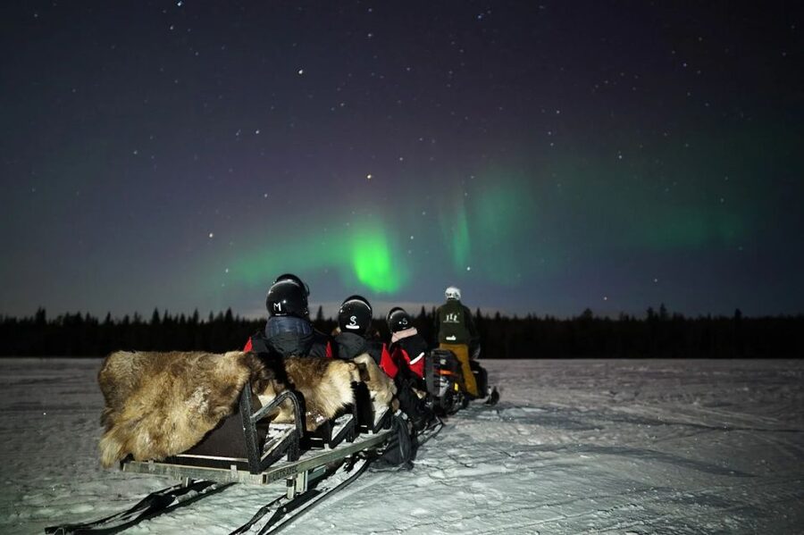 Rovaniemi: Northern Lights Sleigh Ride - The frozen lake stop: why they take you away from city light