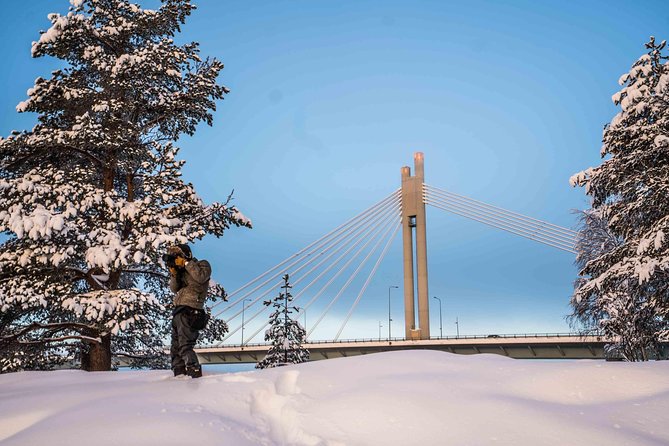 Rovaniemi photography tour - Stop 1: Lumberjack’s Candle Bridge Angles and Fast Posing