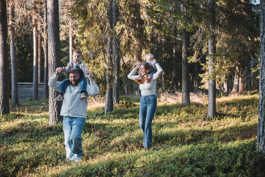 Rovaniemi: Private Photoshoot Experience in Lapland - Jana VM’s Photography Style: Calm Direction and Lighting Focus