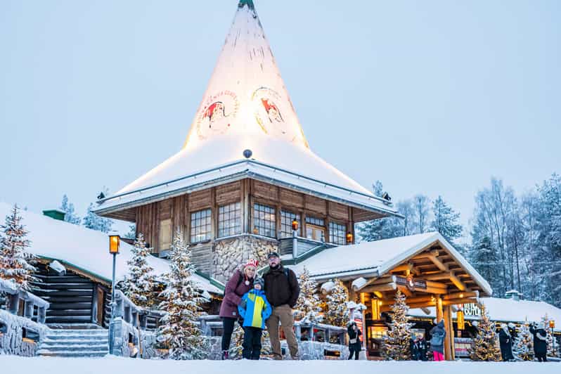Rovaniemi: Private Pro Photoshoot in Santa Claus Village - Key things to know before you go