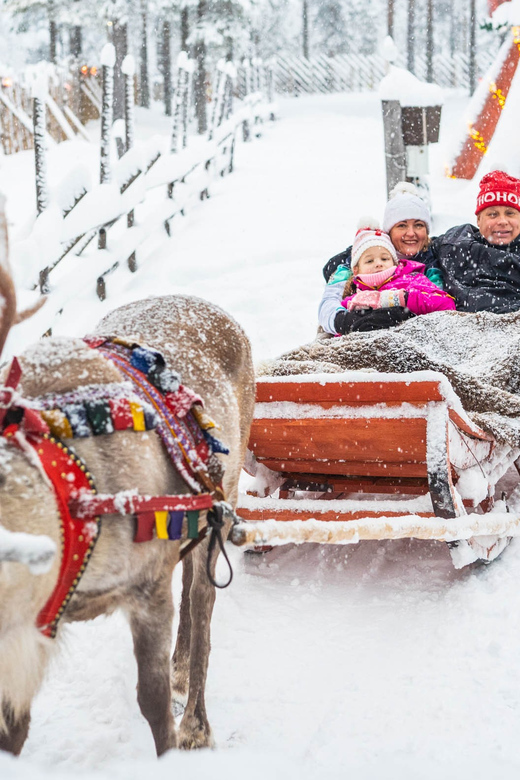 Rovaniemi: Private Pro Photoshoot in Santa Claus Village - Santa Claus Village, but with photos handled for you