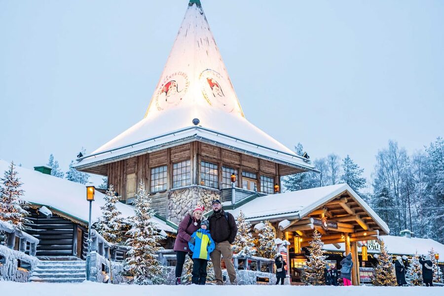 Rovaniemi: Private Pro Photoshoot in Santa Claus Village - Your photographer: the real difference-maker