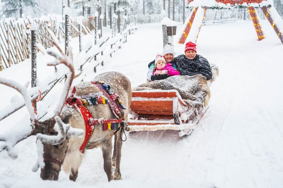 Rovaniemi: Private Pro Photoshoot in Santa Claus Village - Photos delivered to email: what you get, and what you don’t