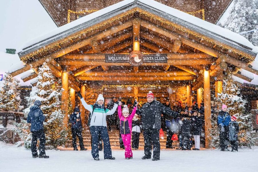 Rovaniemi: Private Pro Photoshoot in Santa Claus Village - Where the value comes from (and when it might not)