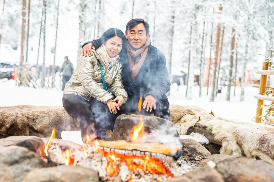 Rovaniemi: Private Pro Photoshoot in Santa Claus Village - Practical tips to get better photos in the Arctic cold