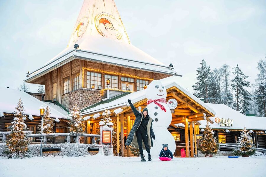 Rovaniemi: Private Pro Photoshoot in Santa Claus Village - Making the most of extra time if you stay in the village