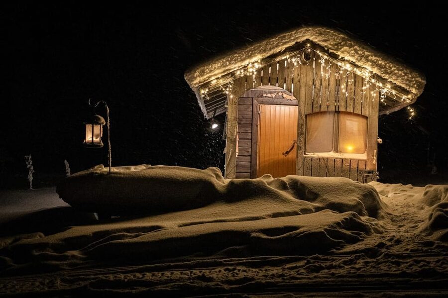 Rovaniemi: Private Sauna and Ice Swimming Tour with Snacks - Four hours of sauna heat and cold-reset calm in Rovaniemi