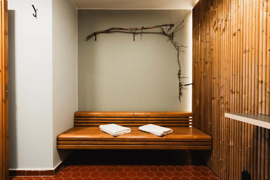 Rovaniemi: Private Sauna and Lounge - Your Space: Sauna, Shower Room, and Lounge Setup for 1–6