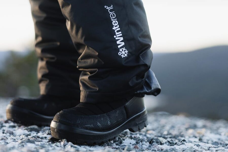 Rovaniemi: Rent Winter Clothing Sets - Getting the right fit: the pickup experience at Jaakonkatu 3