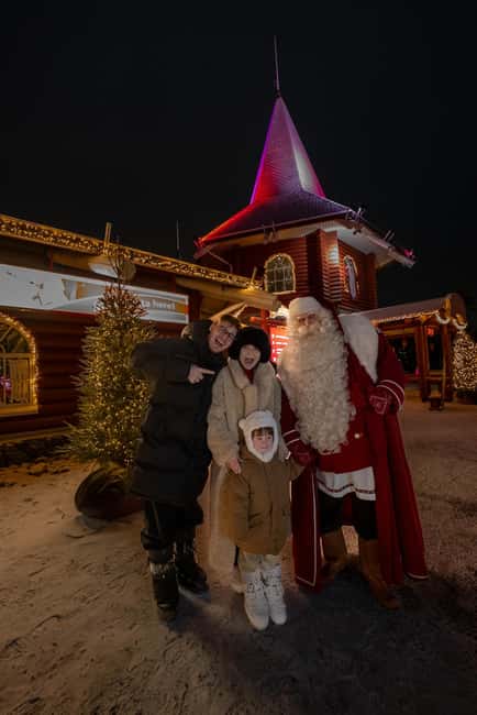Rovaniemi: Santa Claus Village, Husky & Reindeer Tour - Santa Claus Village in Rovaniemi: the day starts in storybook mode